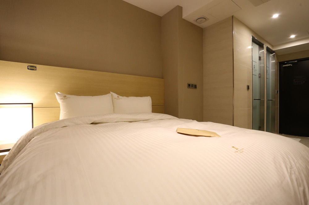 Suwon Top Cloud Hotel Bagian luar foto