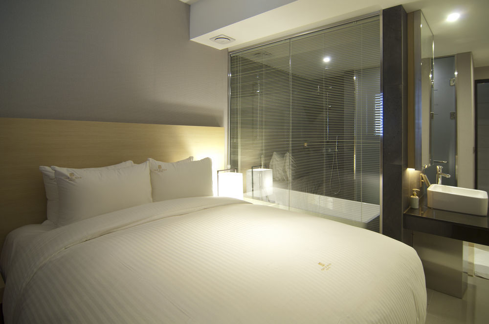 Suwon Top Cloud Hotel Bagian luar foto