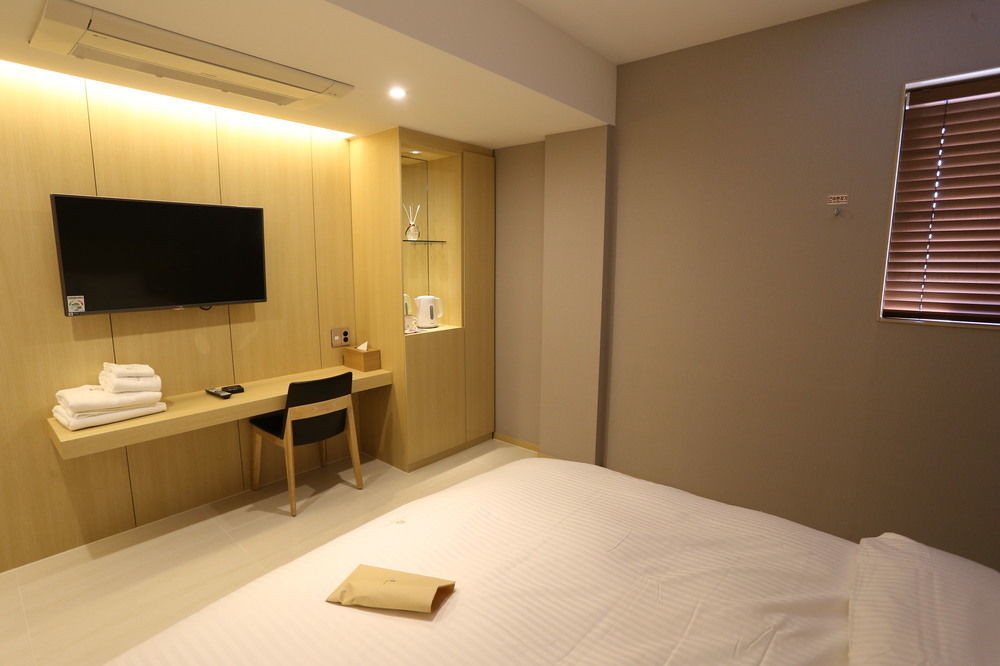 Suwon Top Cloud Hotel Bagian luar foto