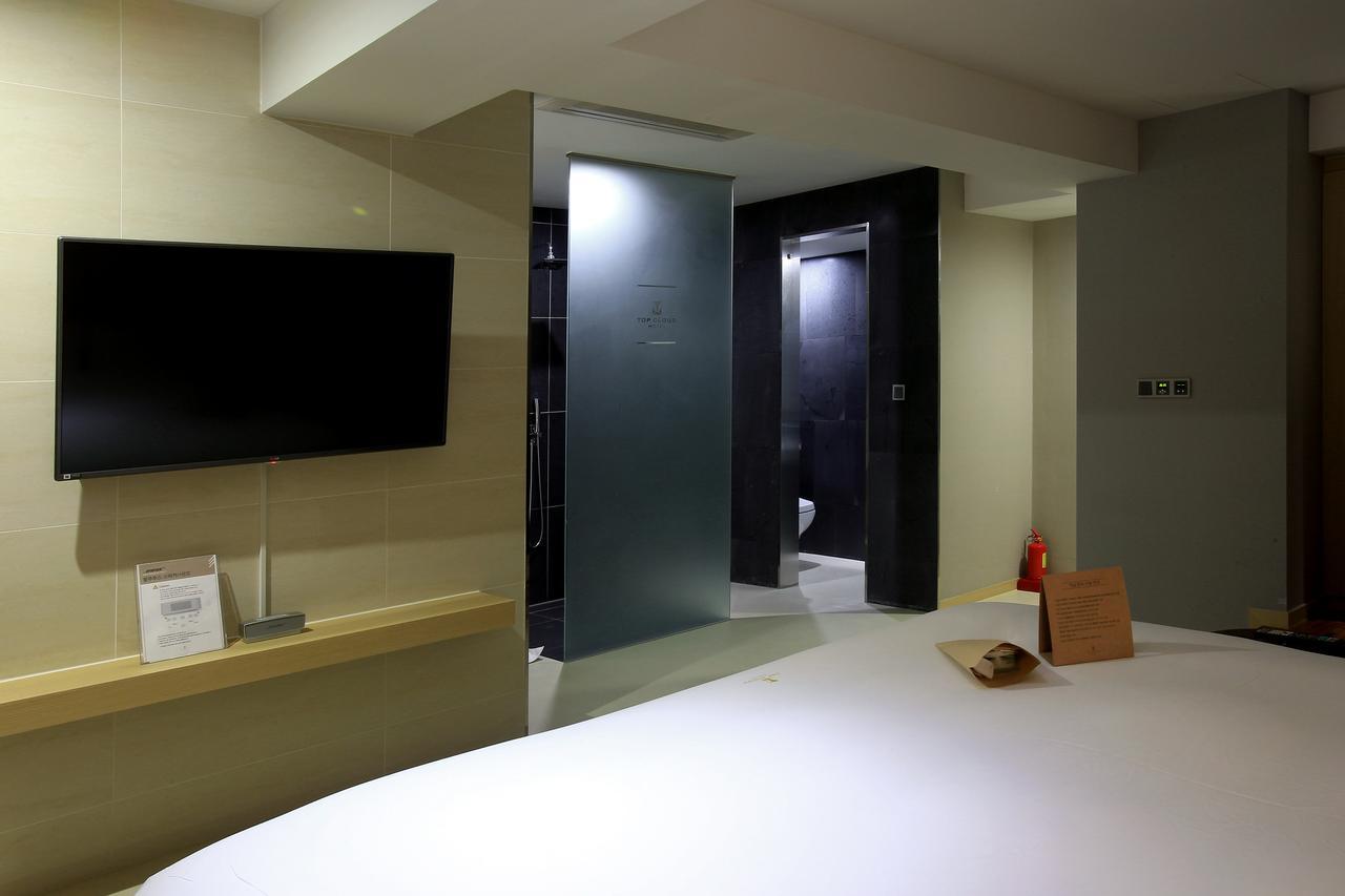 Suwon Top Cloud Hotel Bagian luar foto