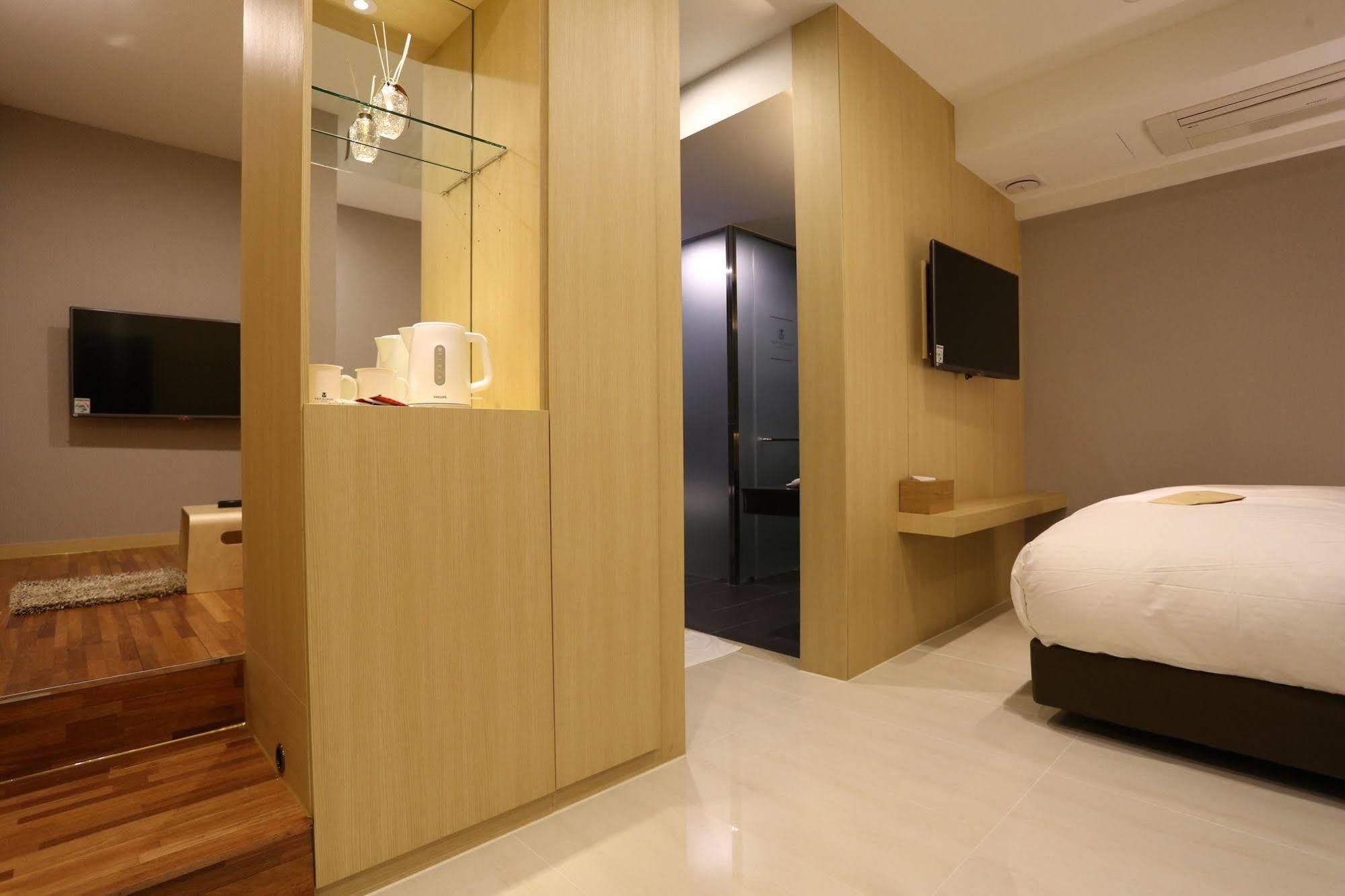 Suwon Top Cloud Hotel Bagian luar foto