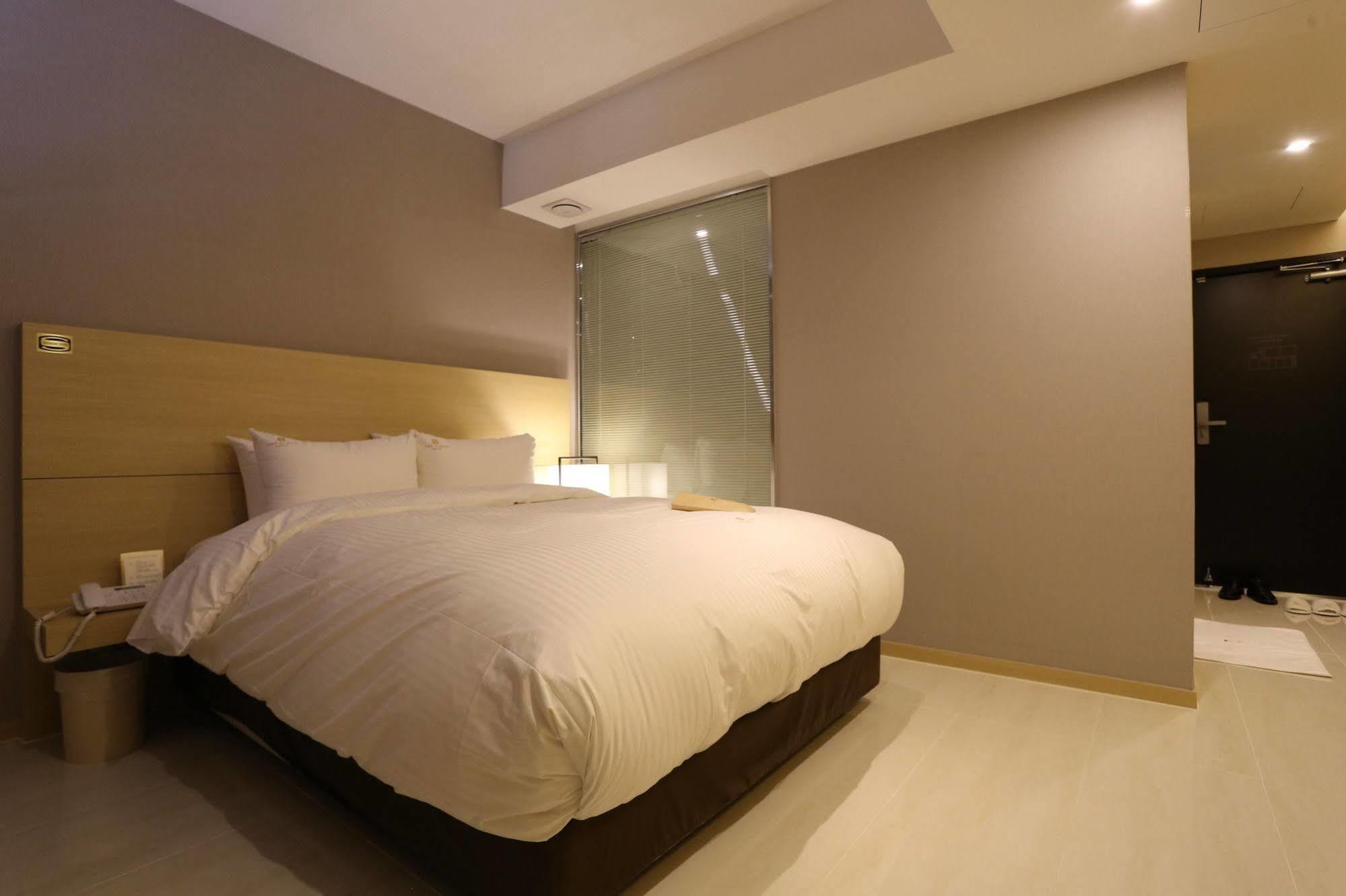 Suwon Top Cloud Hotel Bagian luar foto
