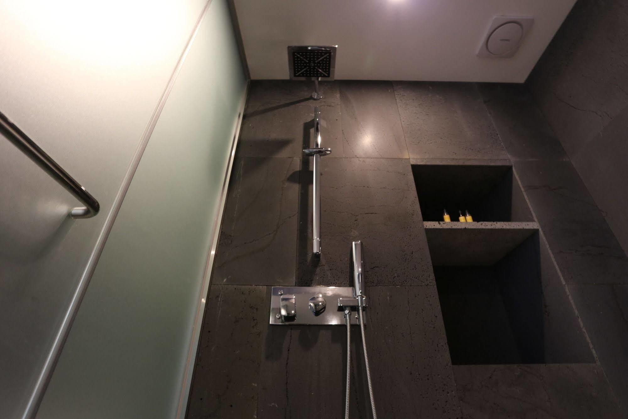 Suwon Top Cloud Hotel Bagian luar foto