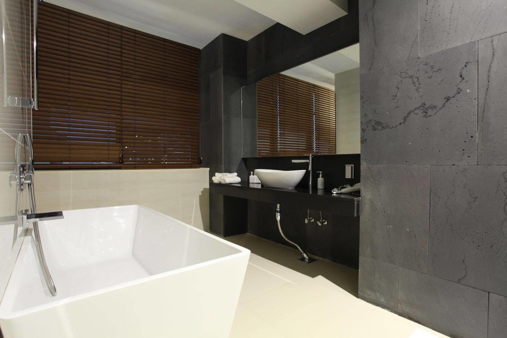 Suwon Top Cloud Hotel Bagian luar foto