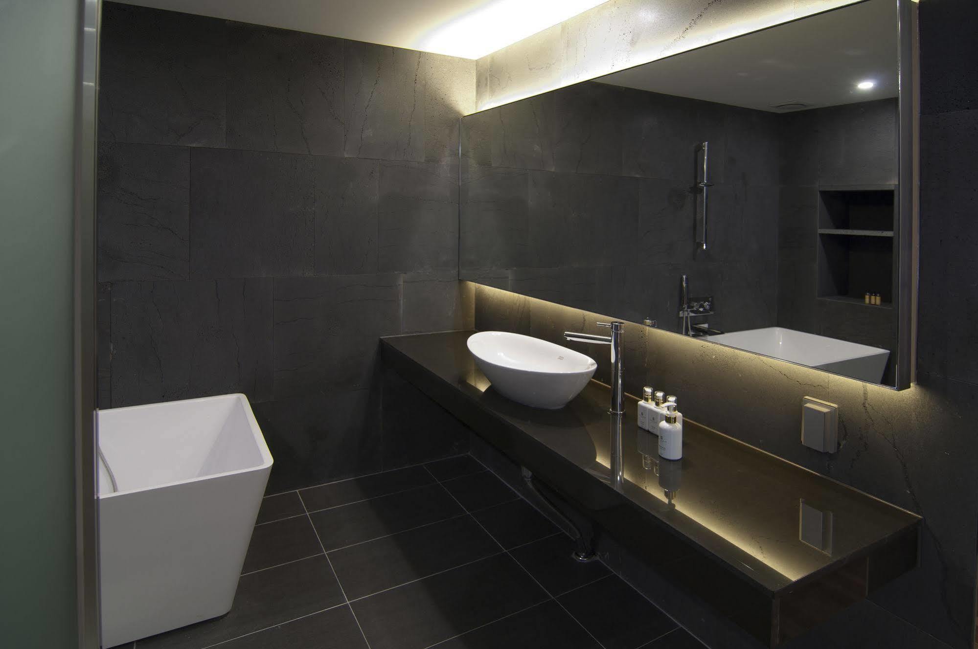 Suwon Top Cloud Hotel Bagian luar foto
